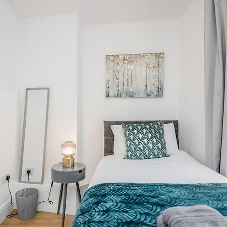 Modern Cosy London Flat By Damask Homes Ίλφορντ Εξωτερικό φωτογραφία