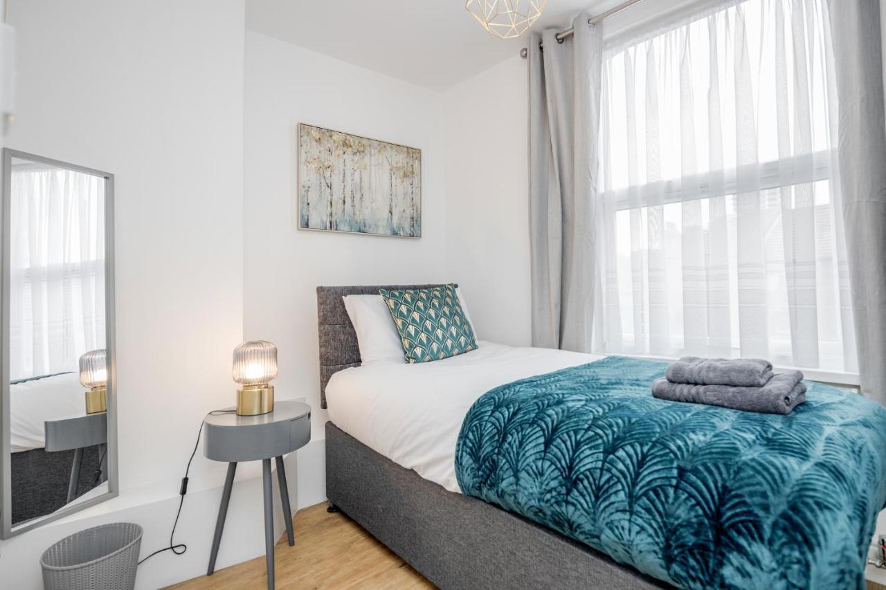Modern Cosy London Flat By Damask Homes Ίλφορντ Εξωτερικό φωτογραφία