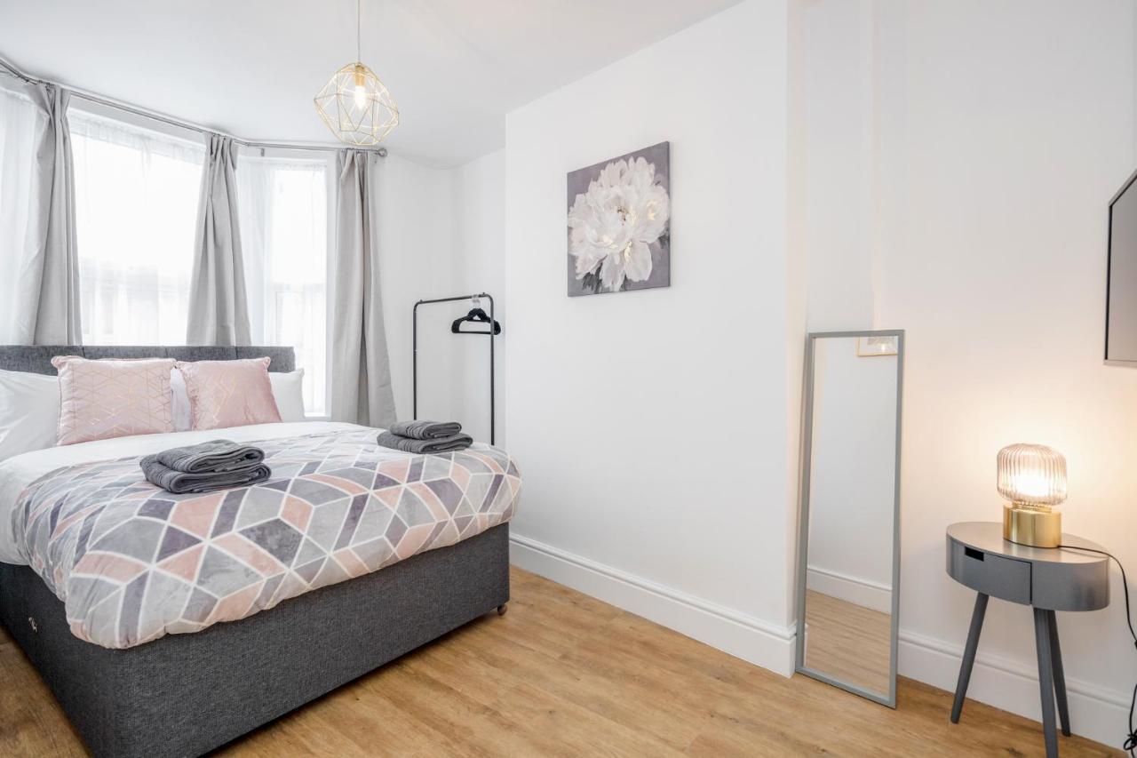 Modern Cosy London Flat By Damask Homes Ίλφορντ Εξωτερικό φωτογραφία