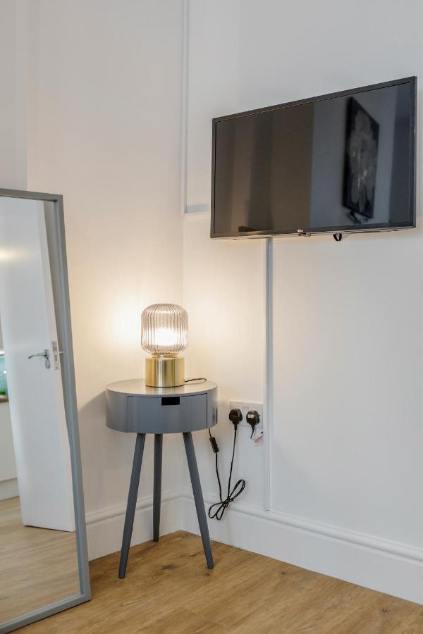 Modern Cosy London Flat By Damask Homes Ίλφορντ Εξωτερικό φωτογραφία